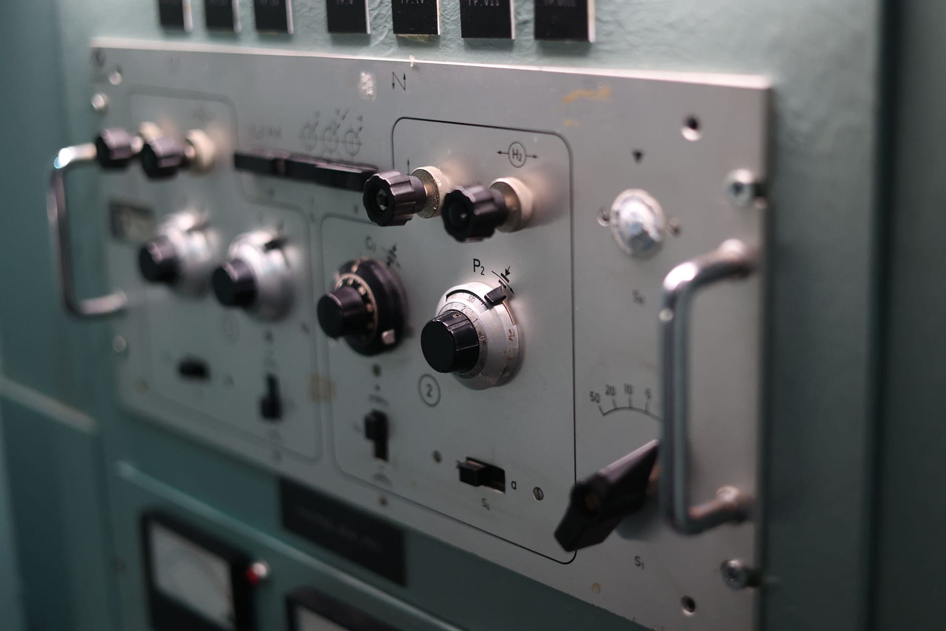 The control dials of a wire-feed welding machine photographed in daylight