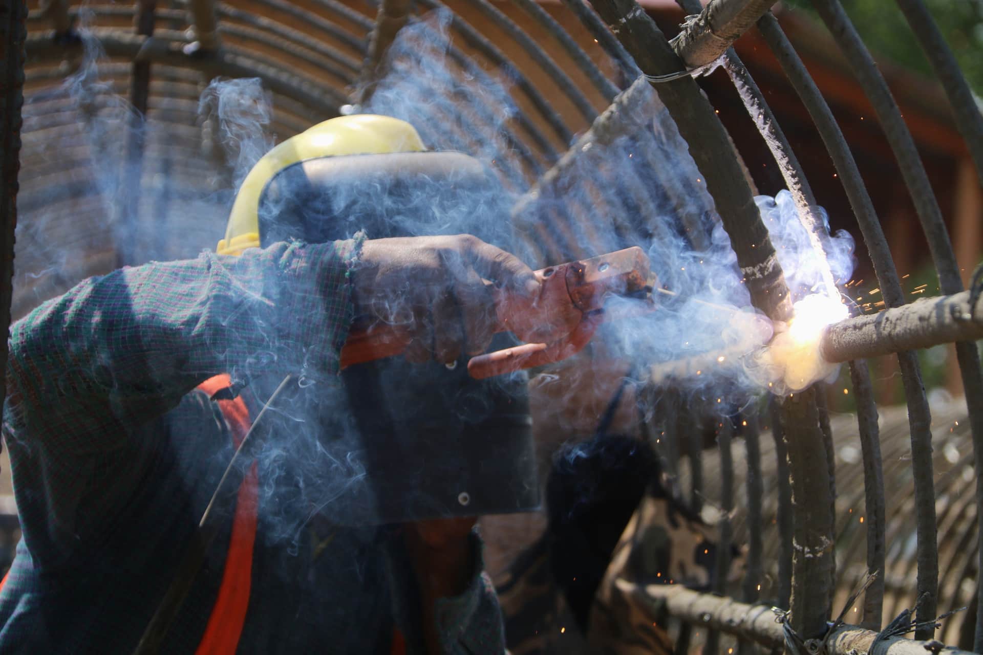 A gas-capable MIG welding machine beside a shielding gas cylinder